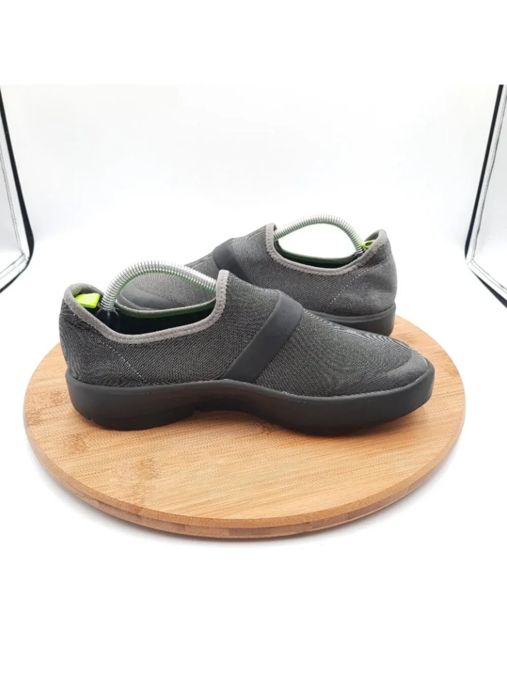 OOfos OOmg Fibre Womens Size 7 Shoes Gray Recovery Gym Workout Sneakers